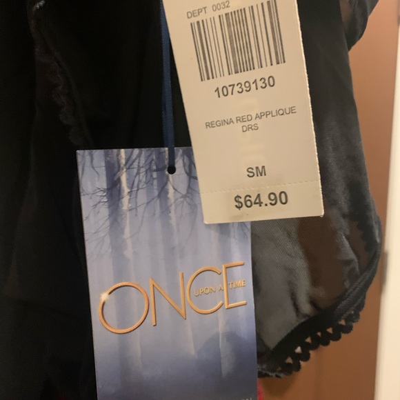 🍎“Once Upon a Time” Regina Red Velvet Apple & Vine Design Dress Hot Topic - Picture 9 of 12